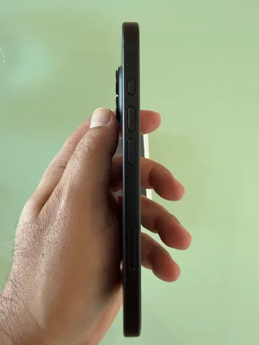 iPhone 16