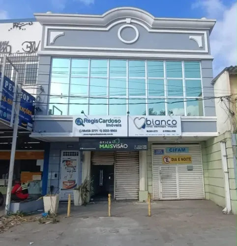 Loja com banheiro 24m², excelente localização no centro da Mallet.