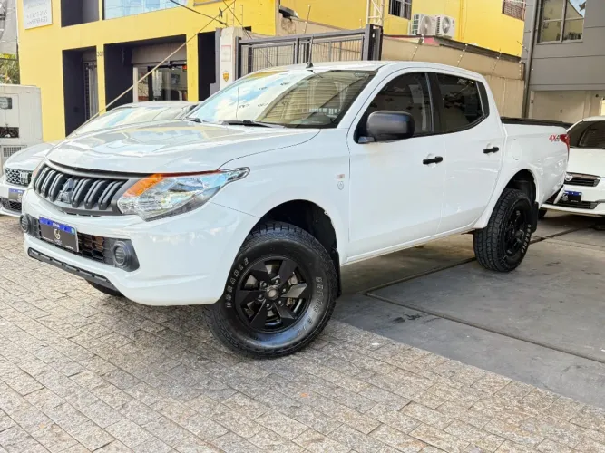 Mitsubishi L200 Triton Sport GLS 2.4 CD Diesel Mec. 2021