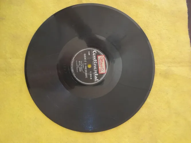 Discos goma laca década de 1940, de goma laca, coleção de 12 discos com álbum dessa epoca