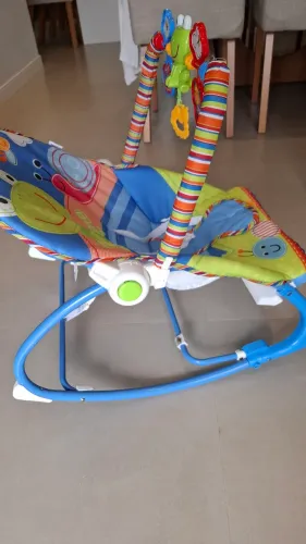 Cadeirinha elétrica de bebê