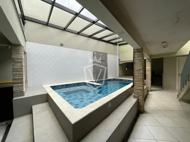 Casa à venda com piscina - Jardim Pacaembu - Jundiai/SP.