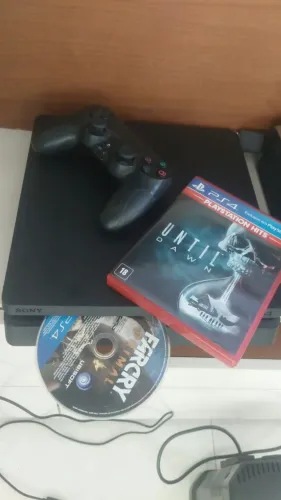 PS4 SLIM (ACEITO CARTÃO) + 2 jogos