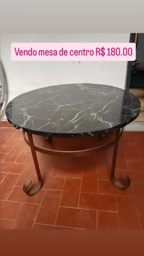 Mesa de Centro Moderna com Tampo Estilo Mármore - R$180