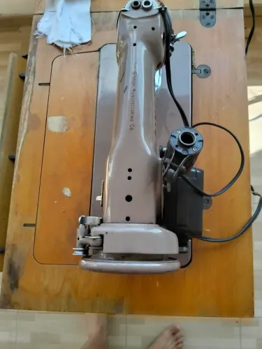 Máquina de costura Singer e 15c