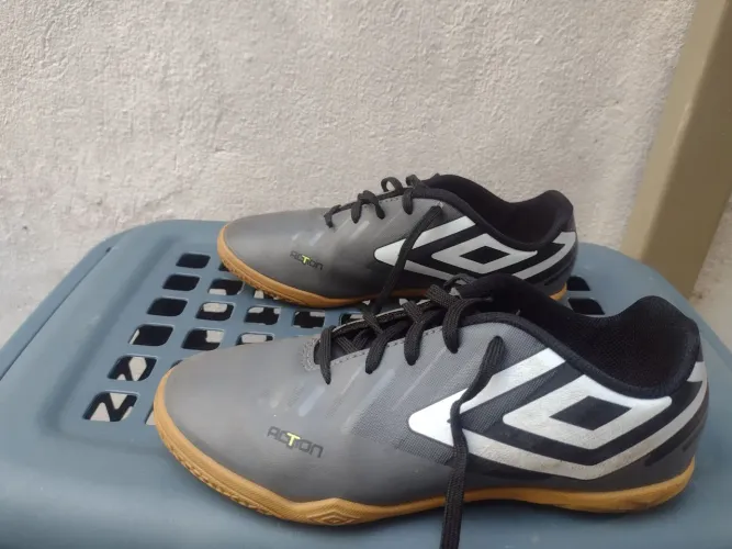 Chuteira umbro salão action original