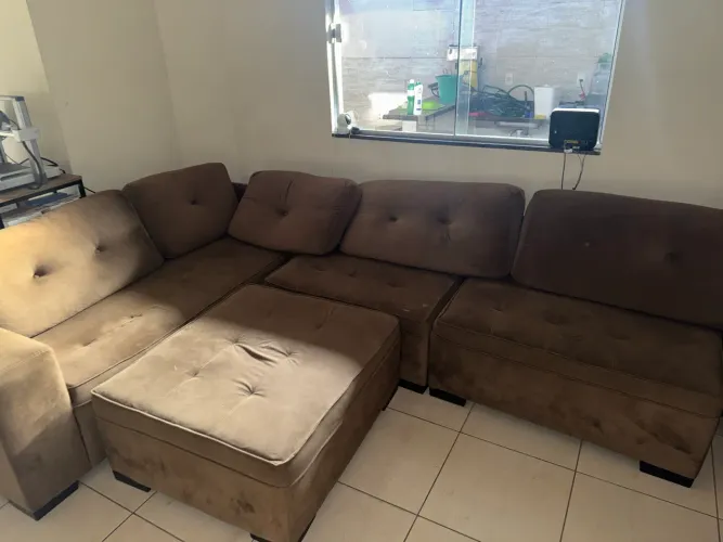 SOFA MODULAR COM PUFF 8 LUGARES