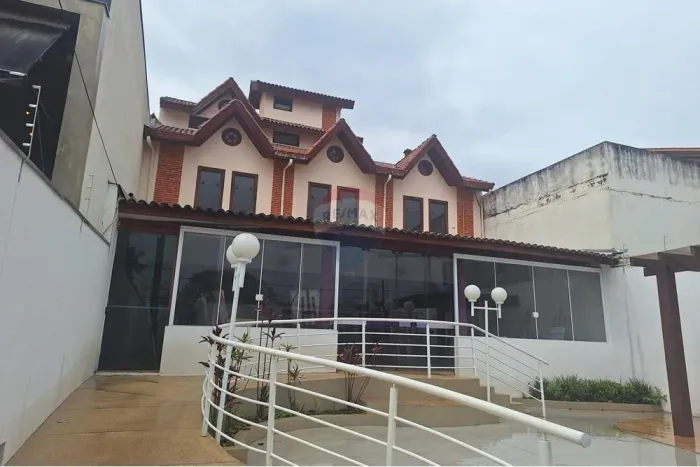 Casa com Sala Comercial Para locação em Sorocaba