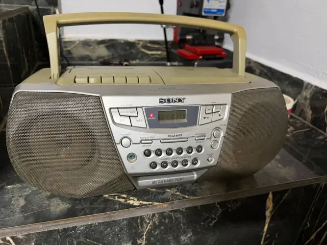 Vendo rádio Sony antigo