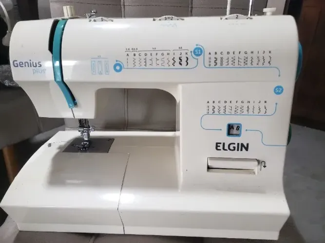 Máquina de Costura Elgin Genius Plus+ JX-4035 - Bem Conservada - [220V]