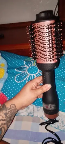 Escova seca e aliza e modela