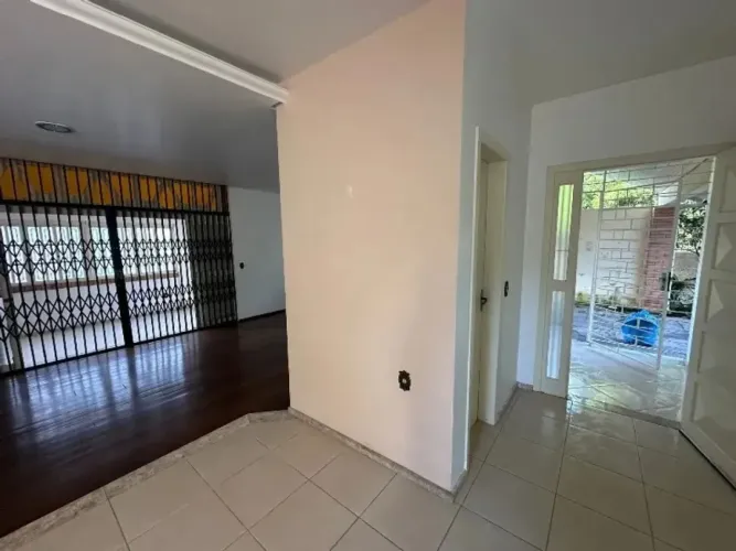 Edifício para Aluguel no Bairro Camaquã com Área Privativa de 230m² Disponível.