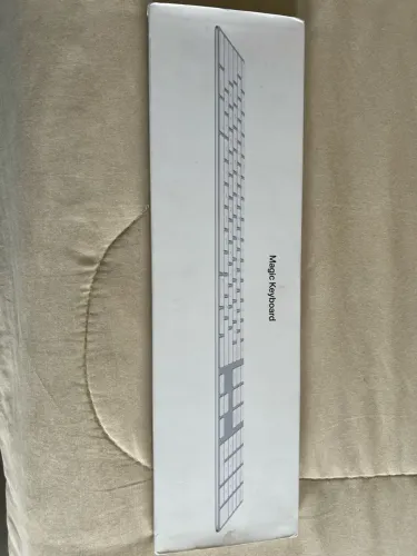 Teclado APPLE Magic Keyboard com teclado numérico