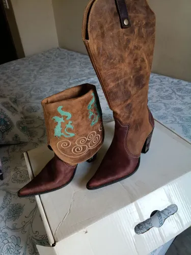 Bota WesternCountry Couro-dobrável p cano curto com detalhes bordados - No 38 Nunca usada 
