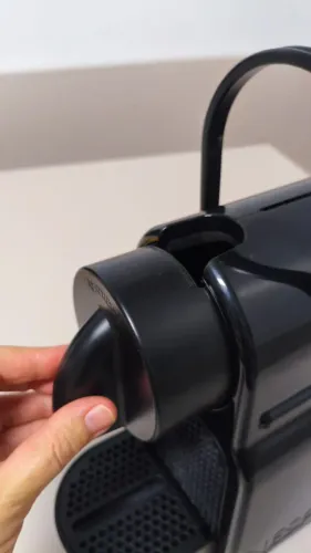 Máquina De Café Nespresso Inissia D40 Preta