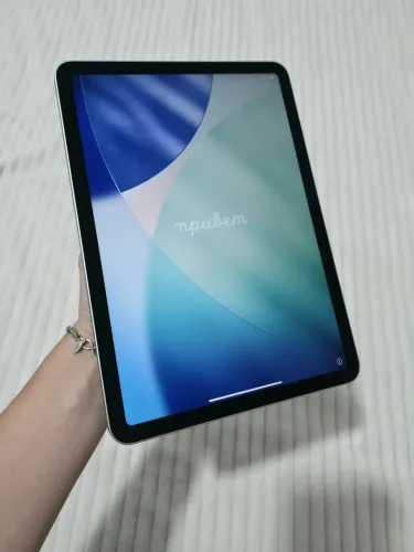 Vendo Ipad Air 11inch M2 256gb + Apple Pencil usb-c + Capinha