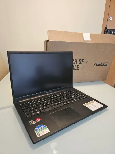 Notebook ASUS Vivobook Go