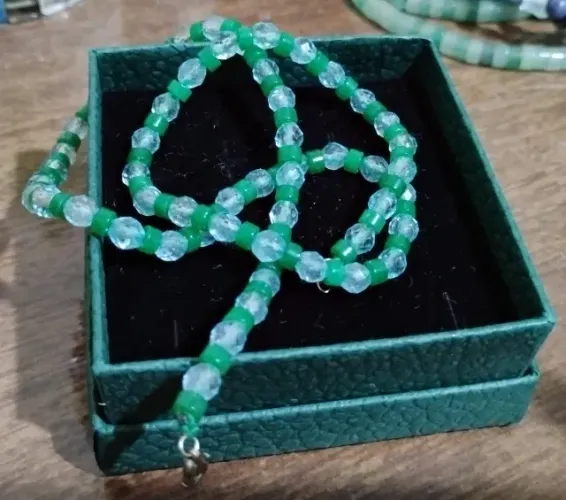 Colar de topázios naturais e jade verde