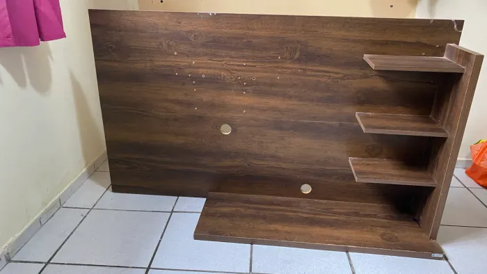 Painel para TV com Prateleiras - Excelente Estado