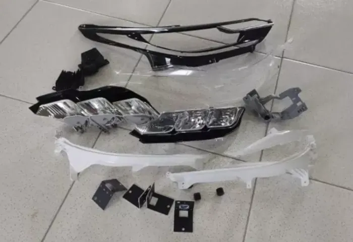 Peças Int. Farol Dir E Esq Toyota Yaris 1.5 Original *8