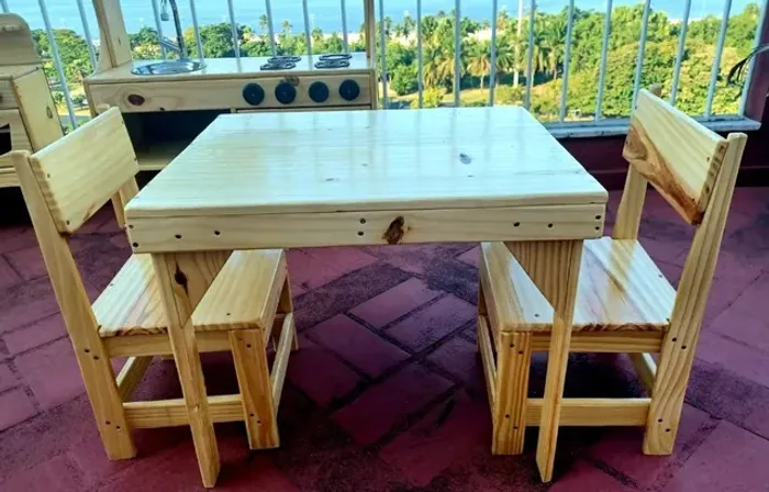 Conjunto infantil Mesa + cadeira em madeira