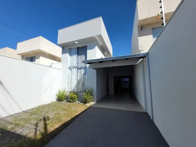 Casa Vale dos Pirineus com 3 Quartos, 1 suíte, Moderna, Pé direito duplo, Anápolis