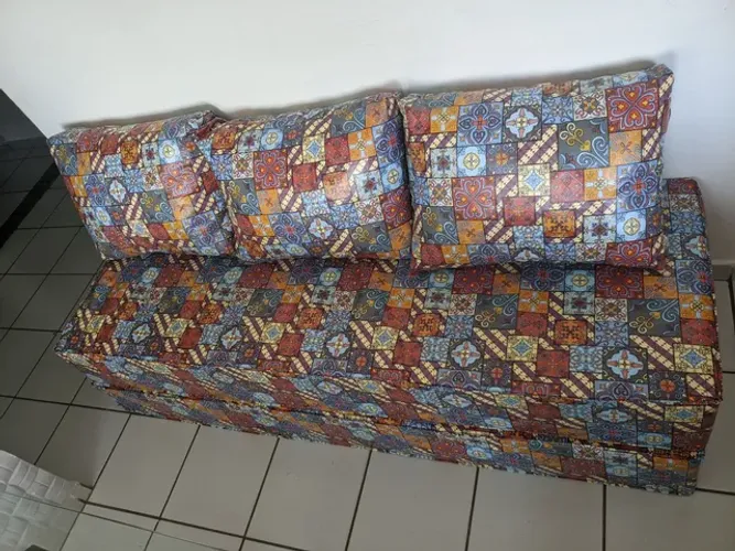 Sofá/Cama Casal Estiloso e Reforçado Novo