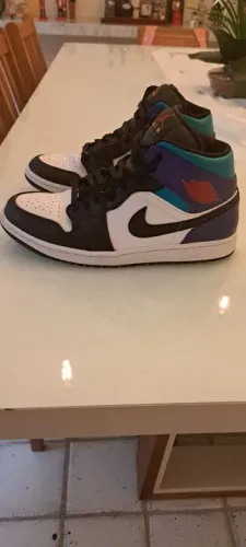 Tênis Nike Air Jordan 1 Mid