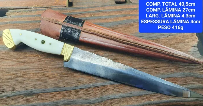 Faca artesanal em aço carbono 