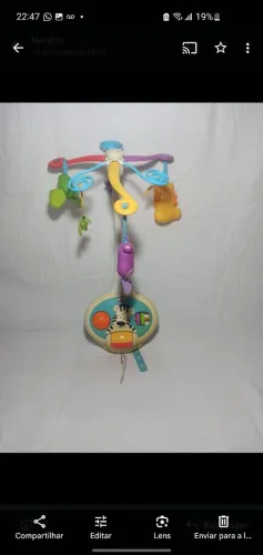 Móbile musical para berço Fisher Price.