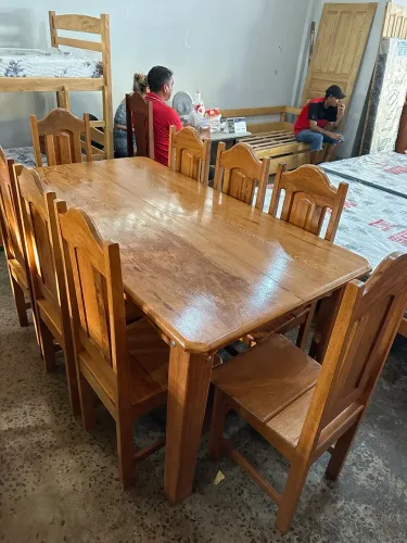 Mesa de jantar com 8 cadeiras