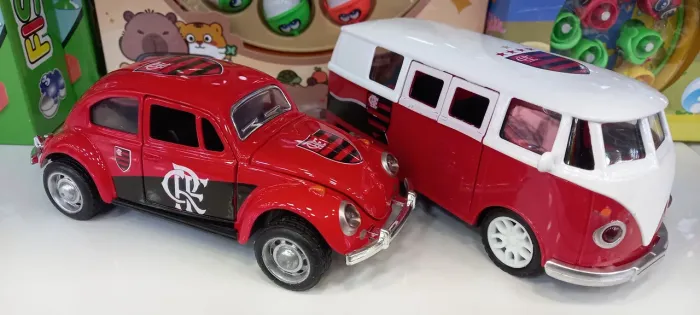 Carro miniatura Flamengo Kombi e Fusca