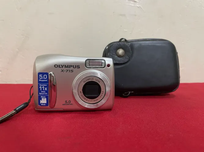 Câmera Digital Olympus X-715 5.0 Megapixels 