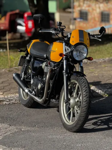 Triumph Street Cup 900 2017.