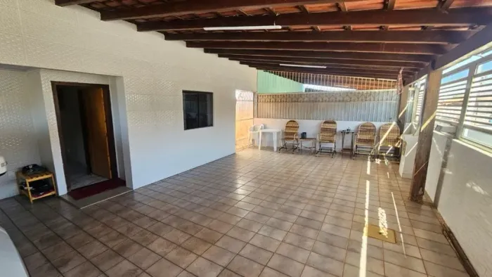 Vende-se uma casa de 3 quartos na Qd 15 do Setor Leste