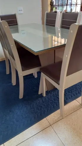 Mesa de Jantar com Tampo de Vidro e 6 Cadeiras