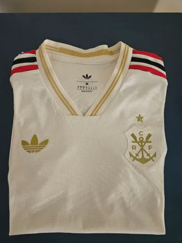 Terceiro uniforme Flamengo 2025 versão torcedor.