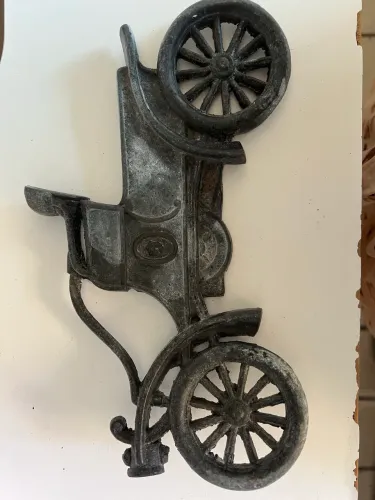 Calhambeque em metal decoração de parede. Antiguidade 