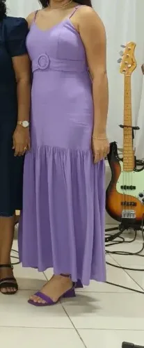 Vestido Lilás Elegante com Detalhe na Cintura