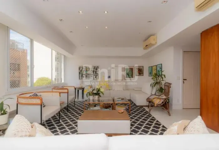 BANDEIRA DE MELLO VENDE NO LEBLON APARTAMENTO GARDEN TIPO CASA COM 05 QUARTOS. REFORMADÍSS