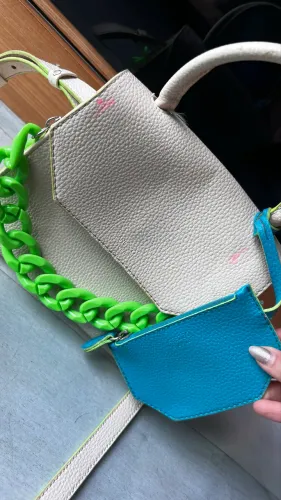 Bolsa Arezzo com corrente 