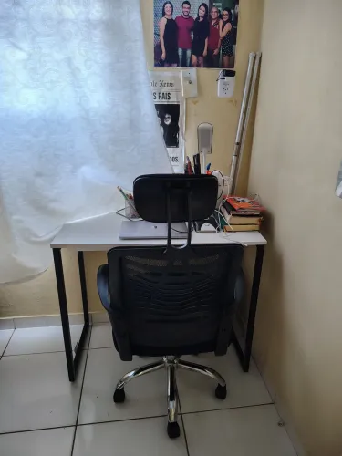 Mesa,de Escritório e Cadeira Confortável 