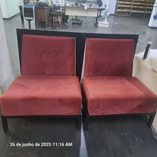 Poltronas Modernas em Veludo - Conforto e Estilo!