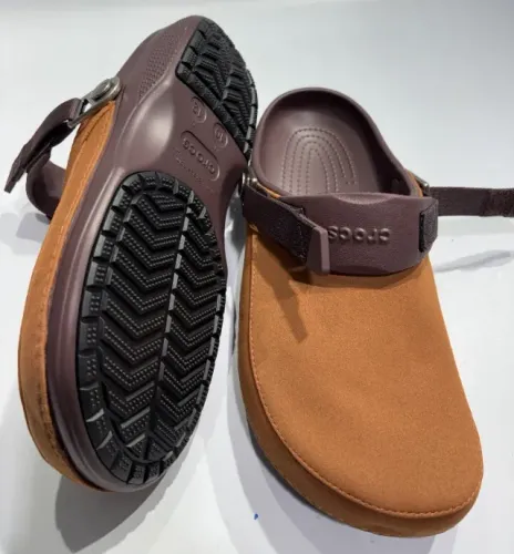 Crocs Classic Clog Mocha