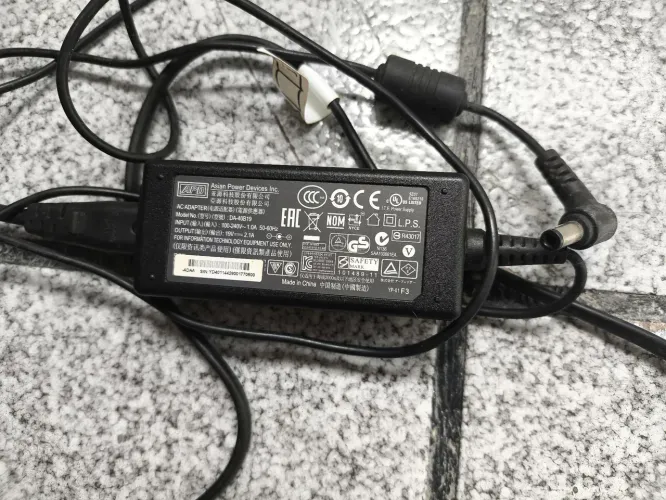 Carregador p/ Notebook 19V 2.1A Usado