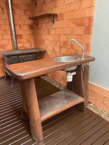 Pia de madeira rústico para área externa