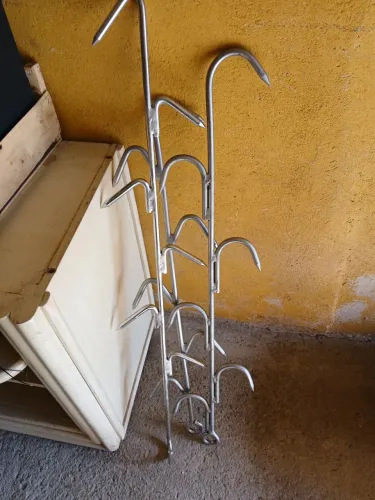 Vendo alguns ganchos pra pendurar carne em inox