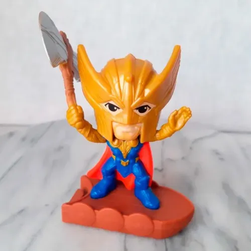 Brinquedo Thor Amor e Trovão Com Armadura Dourada Mc Lanche Feliz McDonald's