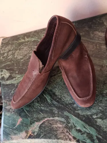 Sapatos de couro marrom