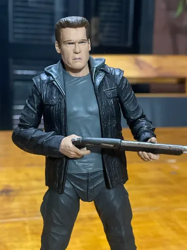 Neca - Exterminador do Futuro Gênesis - T-800 - Arnold